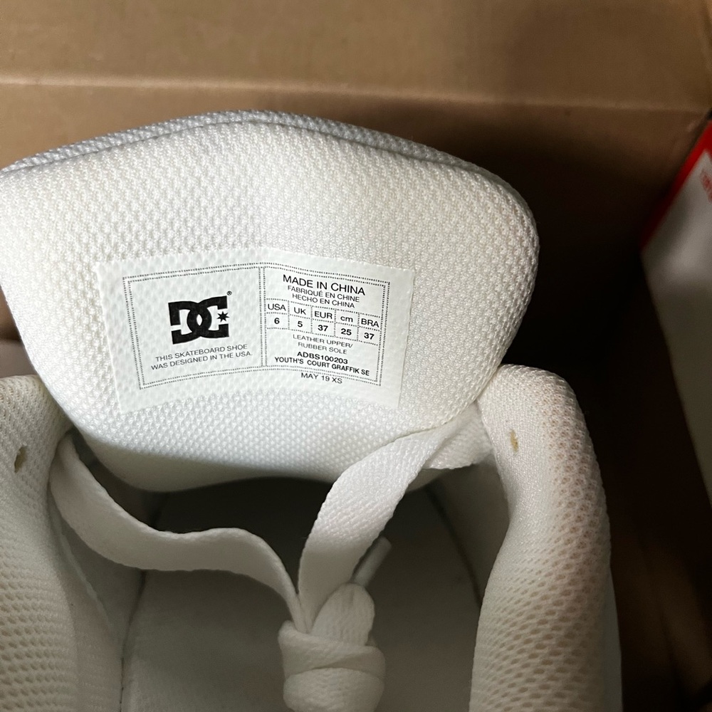 DC (NWOB) Classic White Skate Shoes-neon - Picture 5 of 11